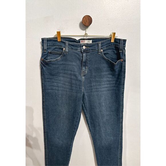 Levis Dark Wash Jeans - Picture 4 of 10